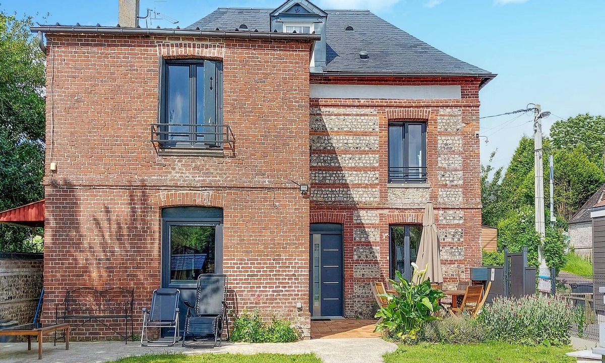 Saint-Vaast-d'Equiqueville House | 4 bedroom gorgeous home in Saint-Vaast-d'Equiquev