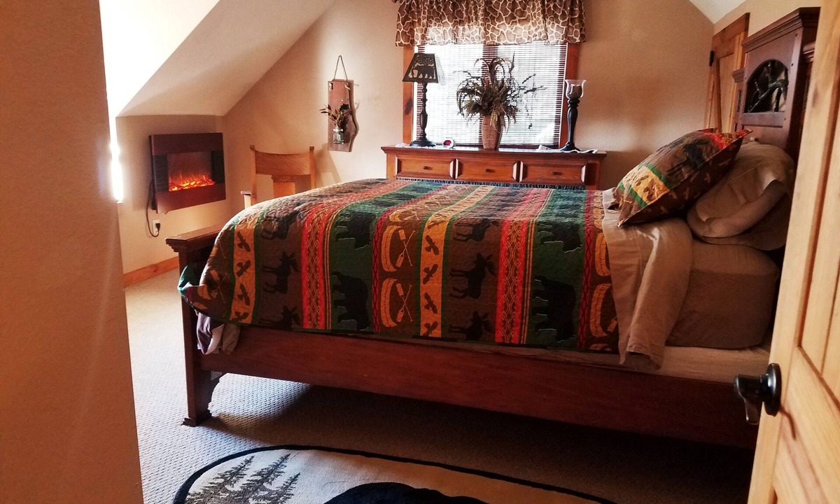 Franklin Cabin | 4 Bedroom 2 Bath rustic cabin