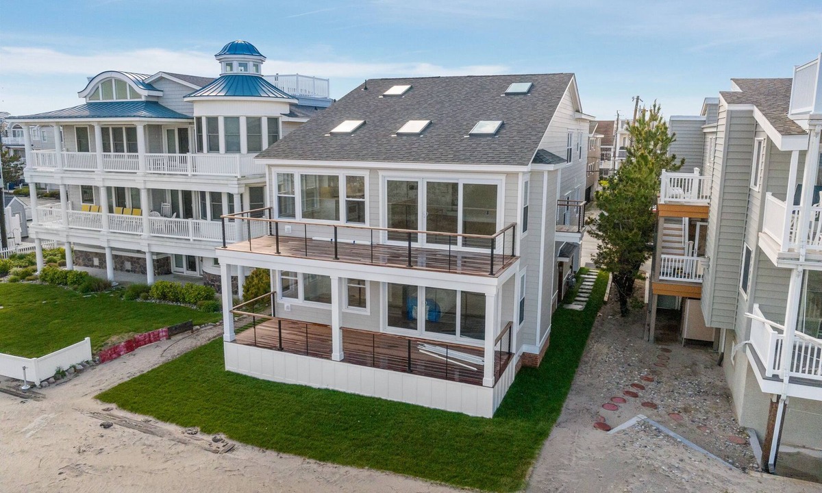 Gold Coast Condo | 4 bedroom, 3 bath beach front property
