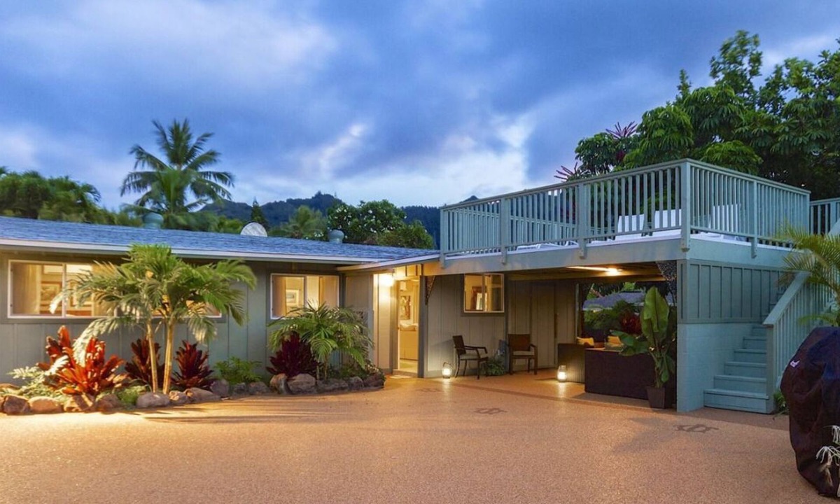 Waimanalo Beach House | 4 Bedroom/3 Bathroom Private Home