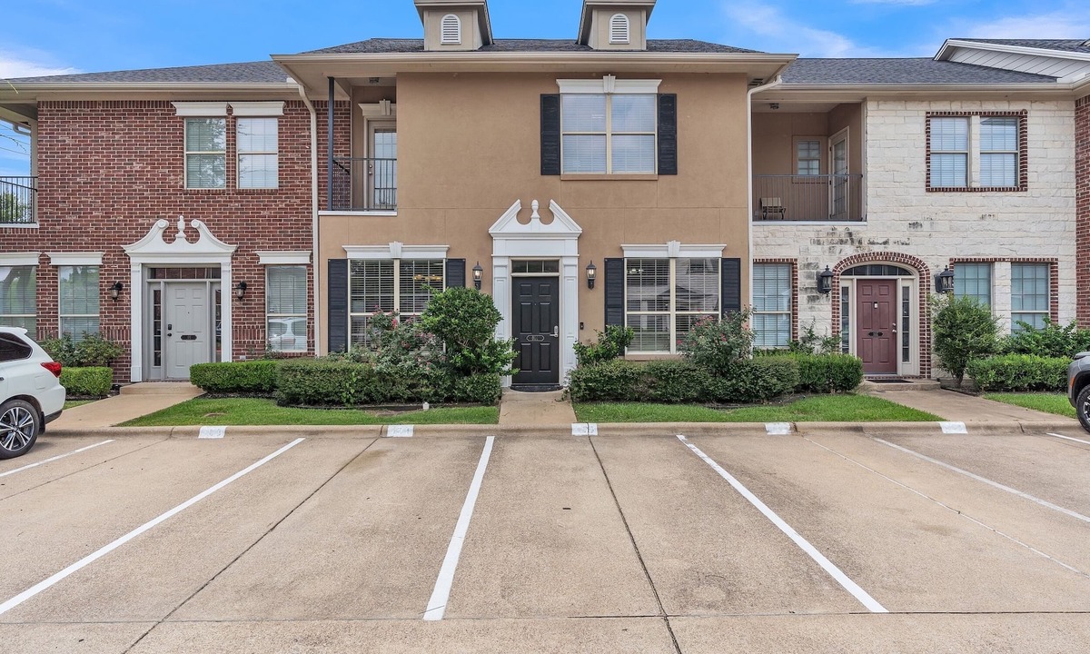 Glenhaven Condo | 4-Bedroom, 4-Bath Condo in Charming College Station- 2.7 Miles From Campus