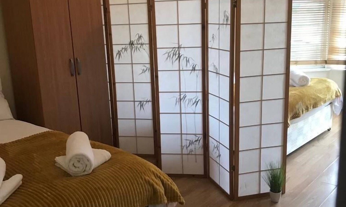 Streatham Apartment | 4 Bedroom, 8 bed apartment,Free parking