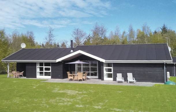 Strandby House | 4 bedroom accommodation in Jerup