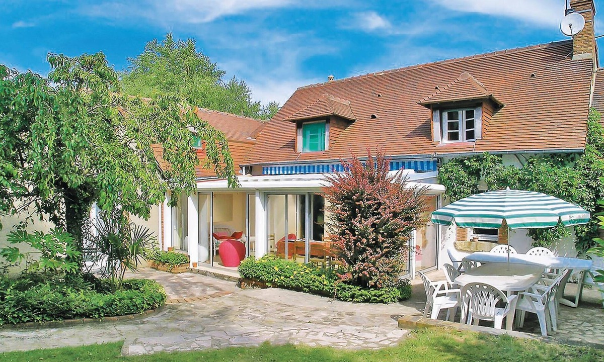 Brette-les-Pins House | 4 bedroom accommodation in Brette les Pins