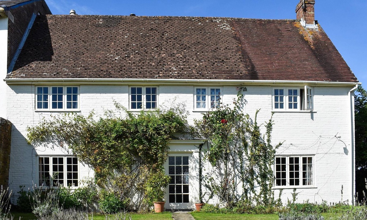 Farley Cottage | 4 bedroom accommodation in East Grimstead