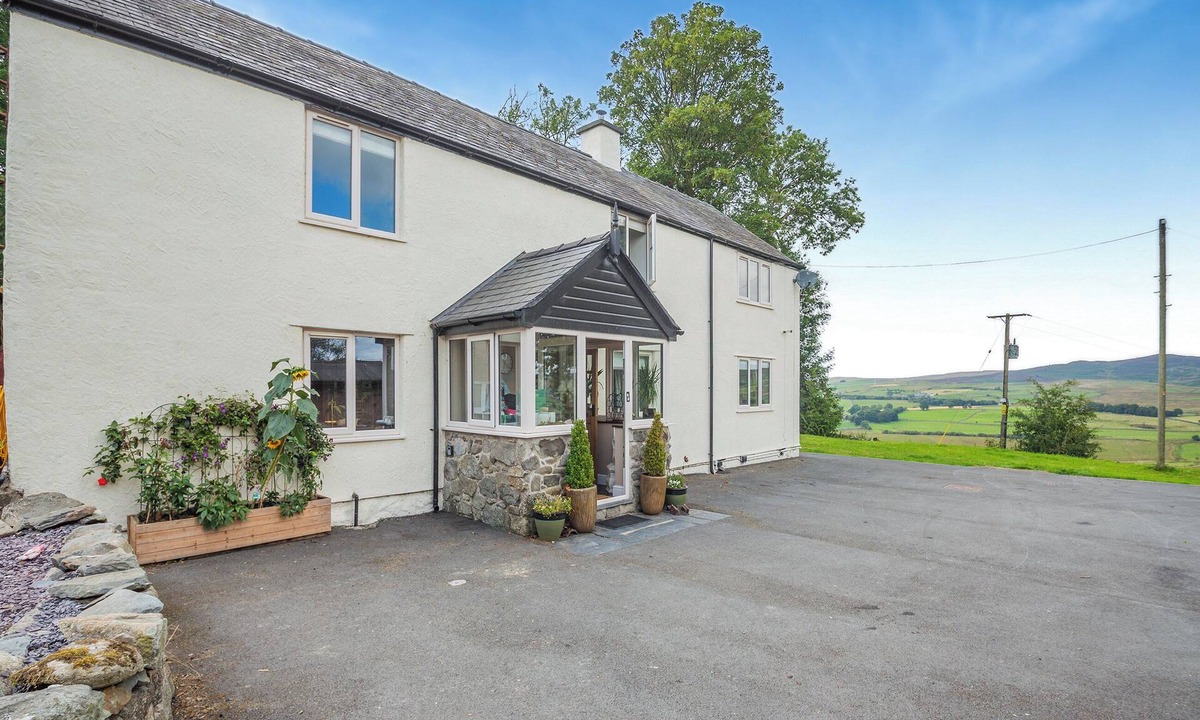 Cwmtirmynach Cottage | 4 bedroom accommodation in Betws-Y-Coed