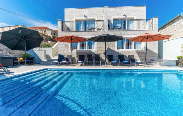 Popovici House | 4 bedroom accommodation in Radovcici
