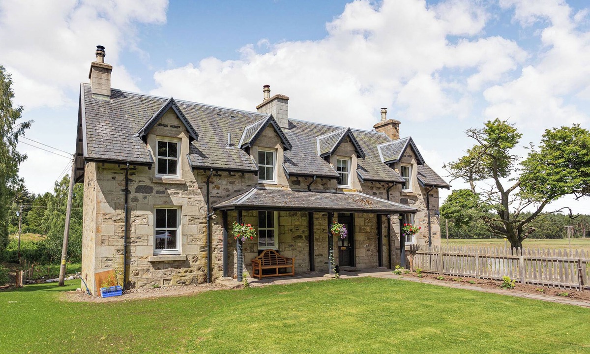 Inverarnie Cottage | 4 bedroom accommodation in Strathnairn