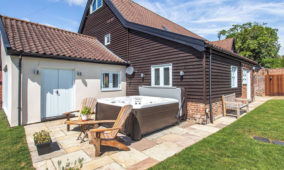 Hethel Cottage | 4 bedroom accommodation in Tacolneston