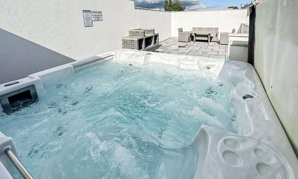 Tavernspite Cottage | 4 bedroom accommodation in Tavernspite