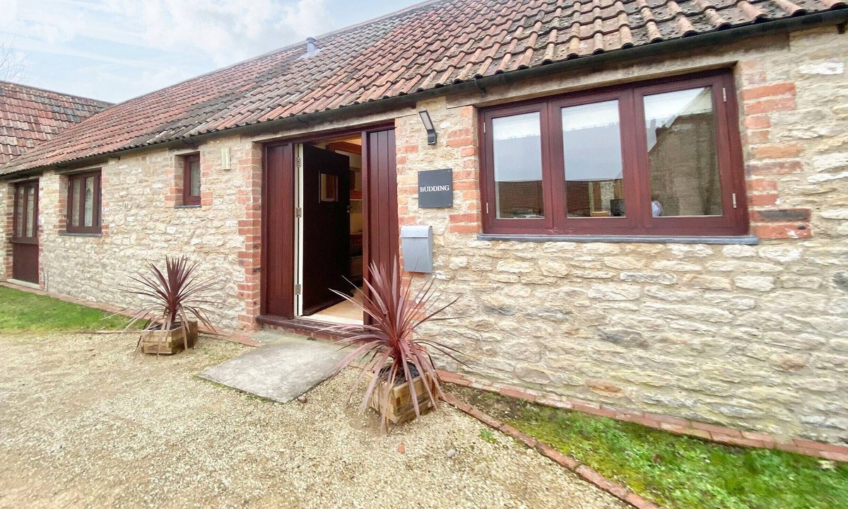 Dyrham Cottage | 4 bedroom accommodation in Doynton, near Bath