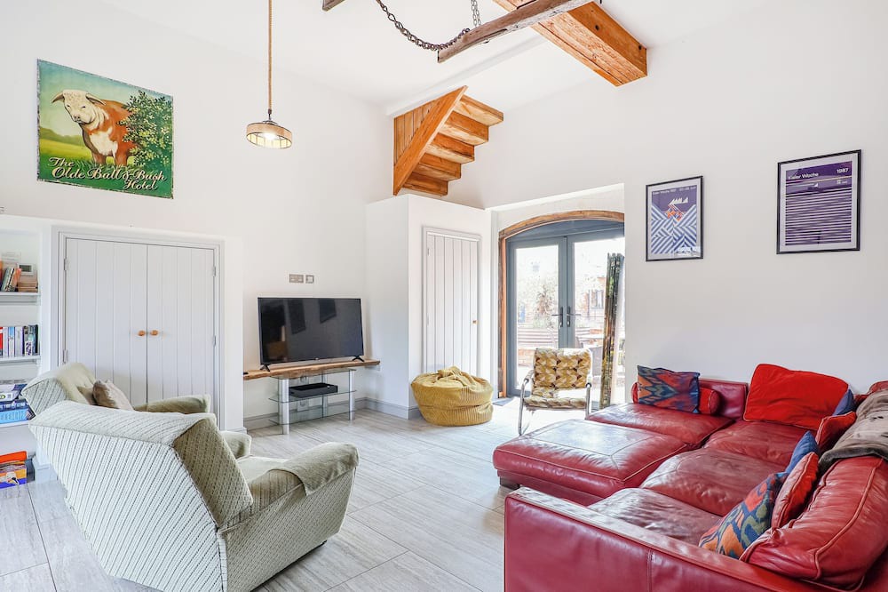 Huntley Cottage | 4 bedroom accommodation in Gloucester