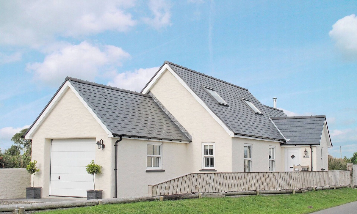 Whitland Cottage | 4 bedroom accommodation in Tavernspite