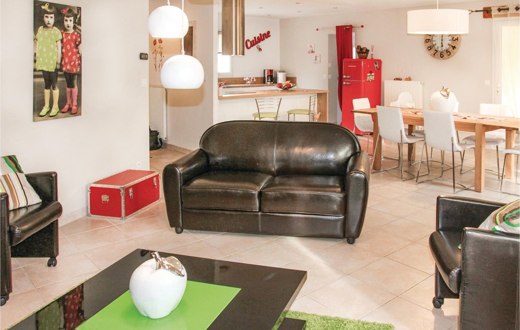 Montelimar House | 4 bedroom accommodation in Montélimar