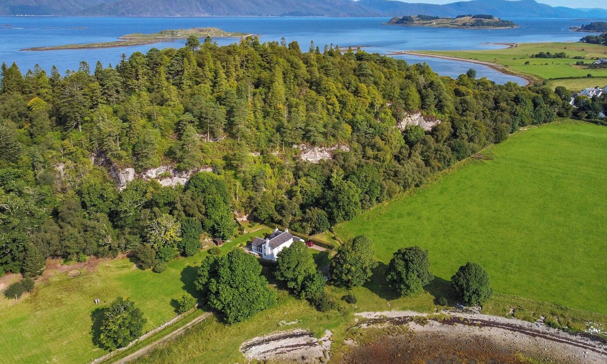 Appin Cottage | 4 bedroom accommodation in Port Appin