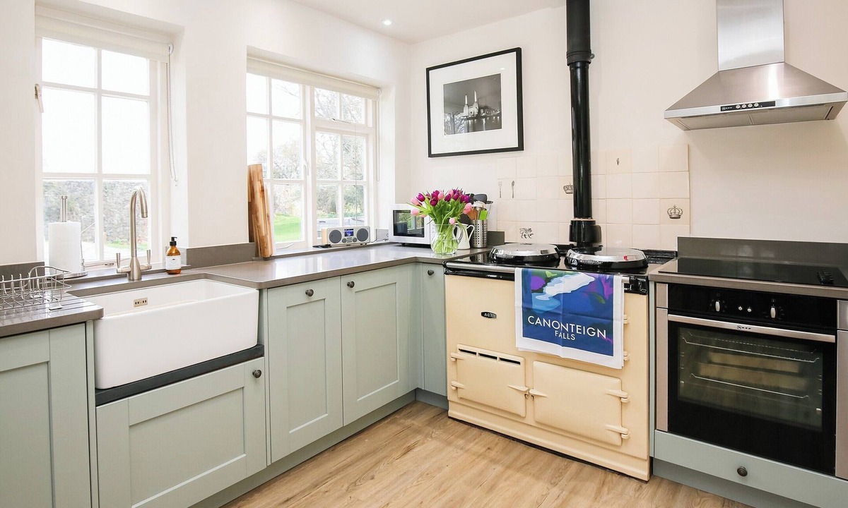 Heligan Cottage | 4 bedroom accommodation in Christow