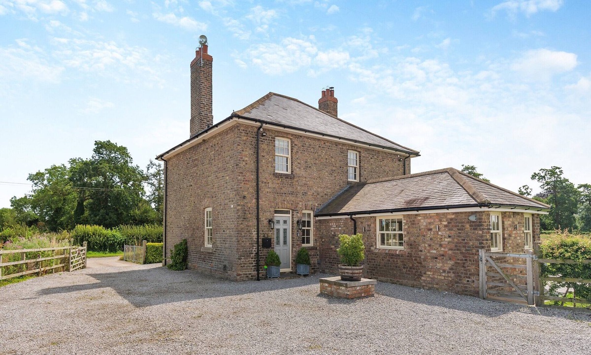 Driffield Cottage | 4 bedroom accommodation in Nafferton, near Driffield