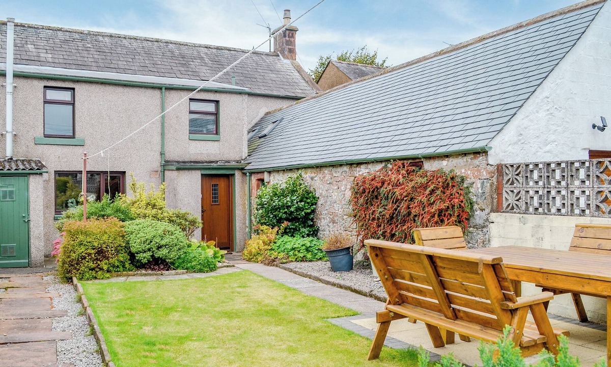 Lochmaben Cottage | 4 bedroom accommodation in Dumfries