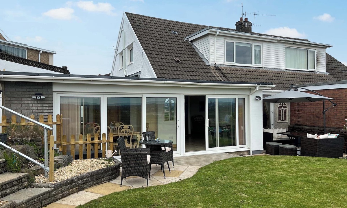 Llanelli Cottage | 4 bedroom accommodation in Llanelli