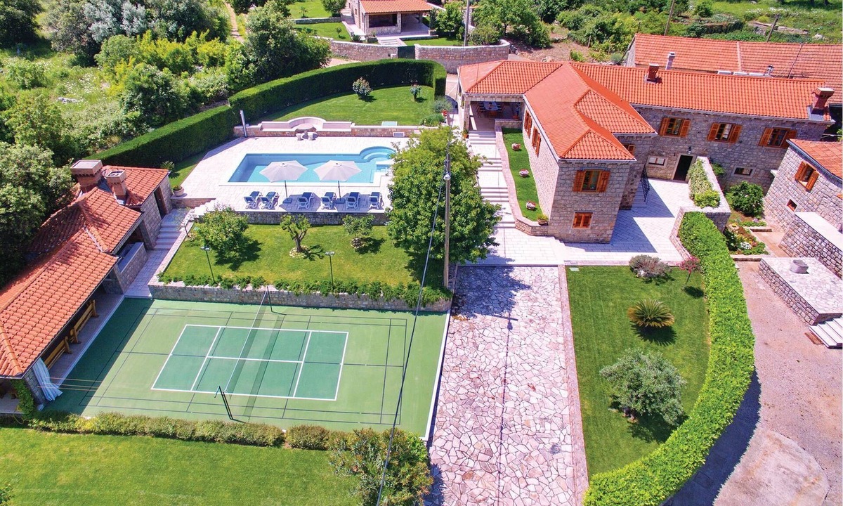 Konavle House | 4 bedroom accommodation in Vitaljina