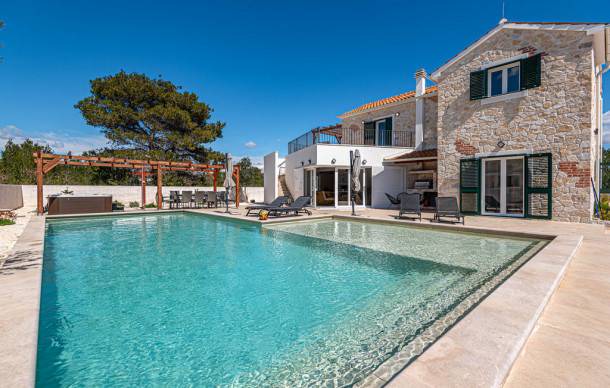 Zaton House | 4 bedroom accommodation in Zaton