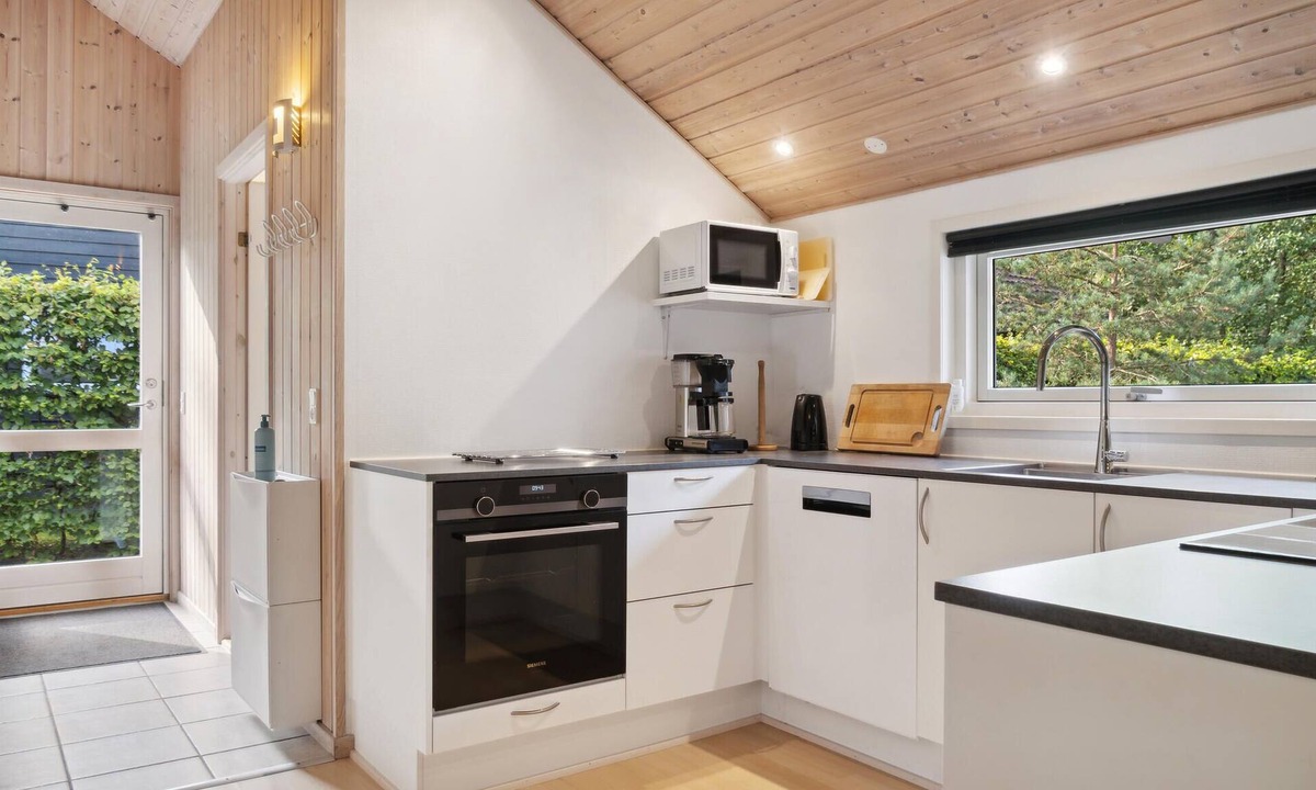 Vibæk Strand House | 4 bedroom accommodation in Ebeltoft