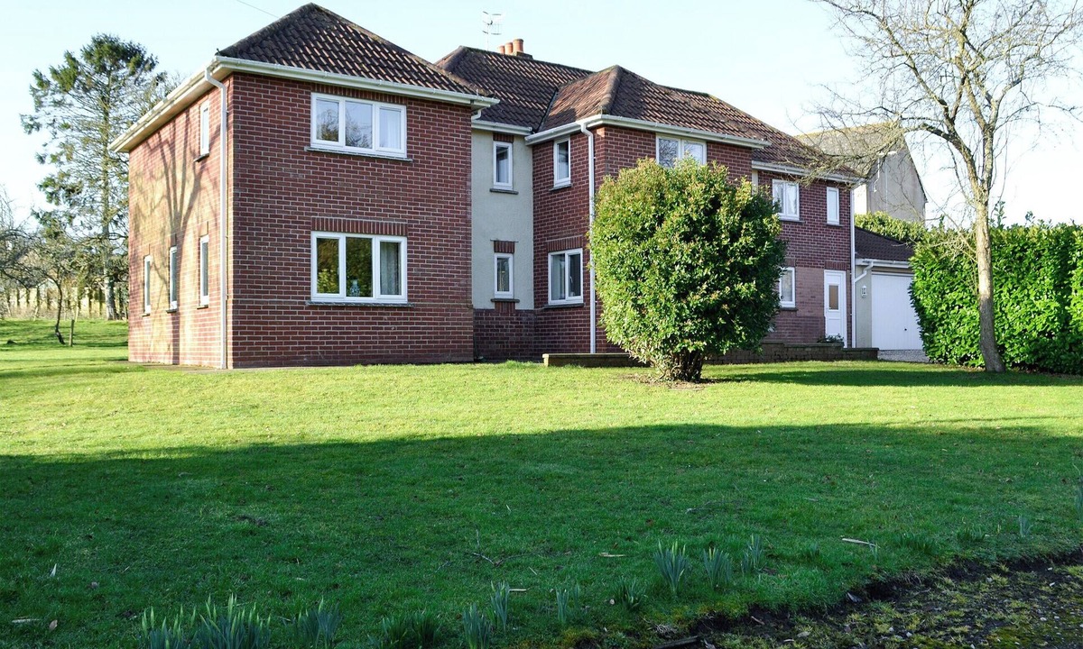 Bridport Cottage | 4 bedroom accommodation in Netherbury, Bridport