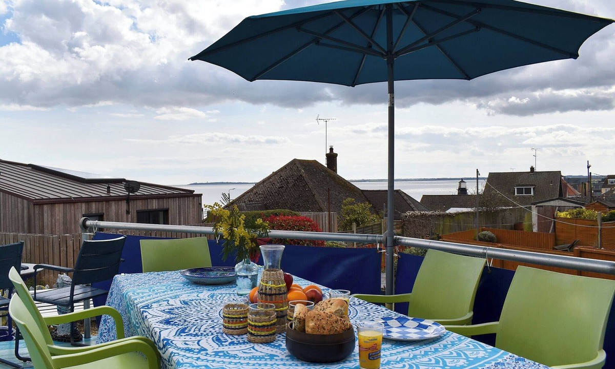 Dovercourt Cottage | 4 bedroom accommodation in Harwich