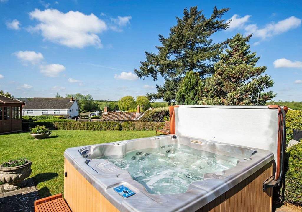 Horning Cabin | 4 bedroom accommodation in Horning