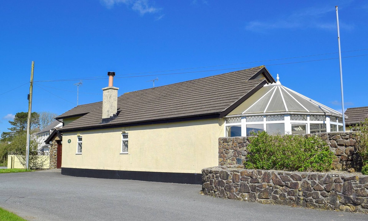 Kilgetty Cottage | 4 bedroom accommodation in Kilgetty, Dyfed
