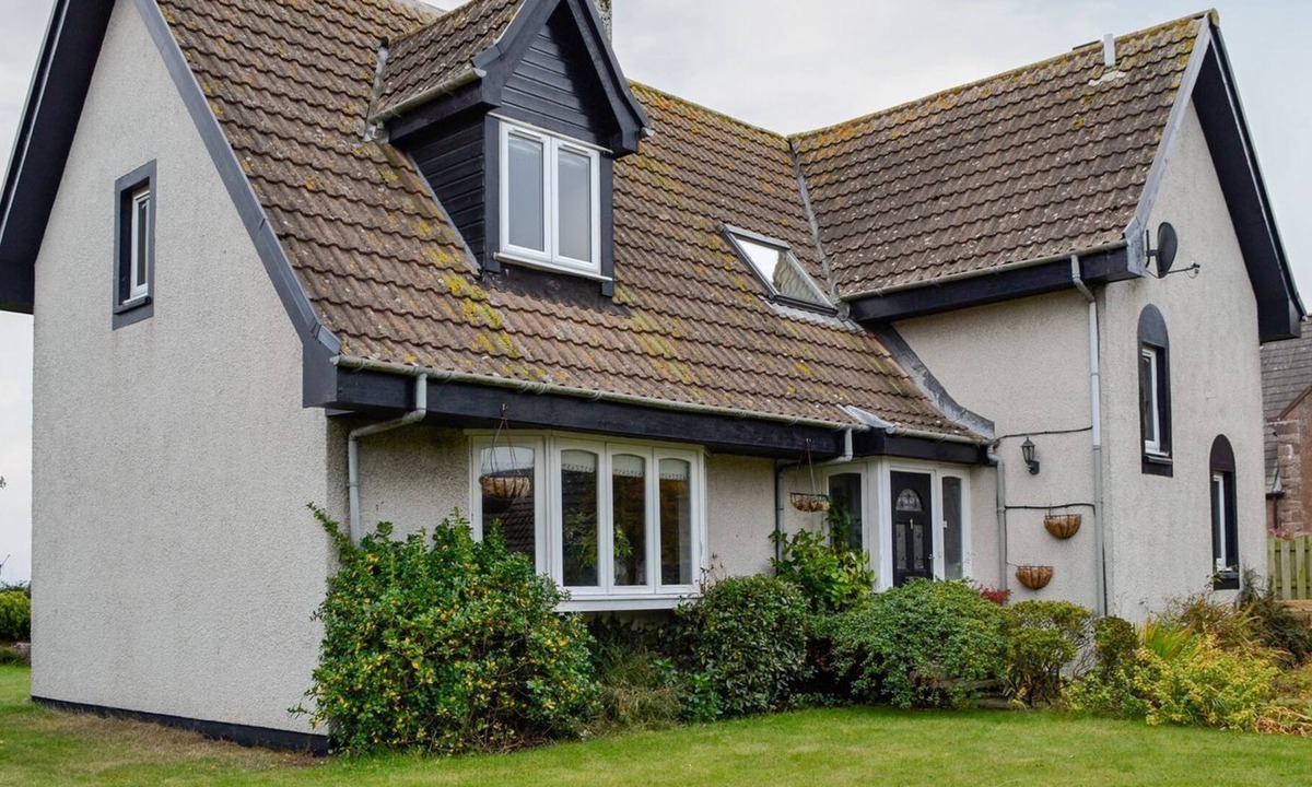 Montrose Cottage | 4 bedroom accommodation in Kinneff