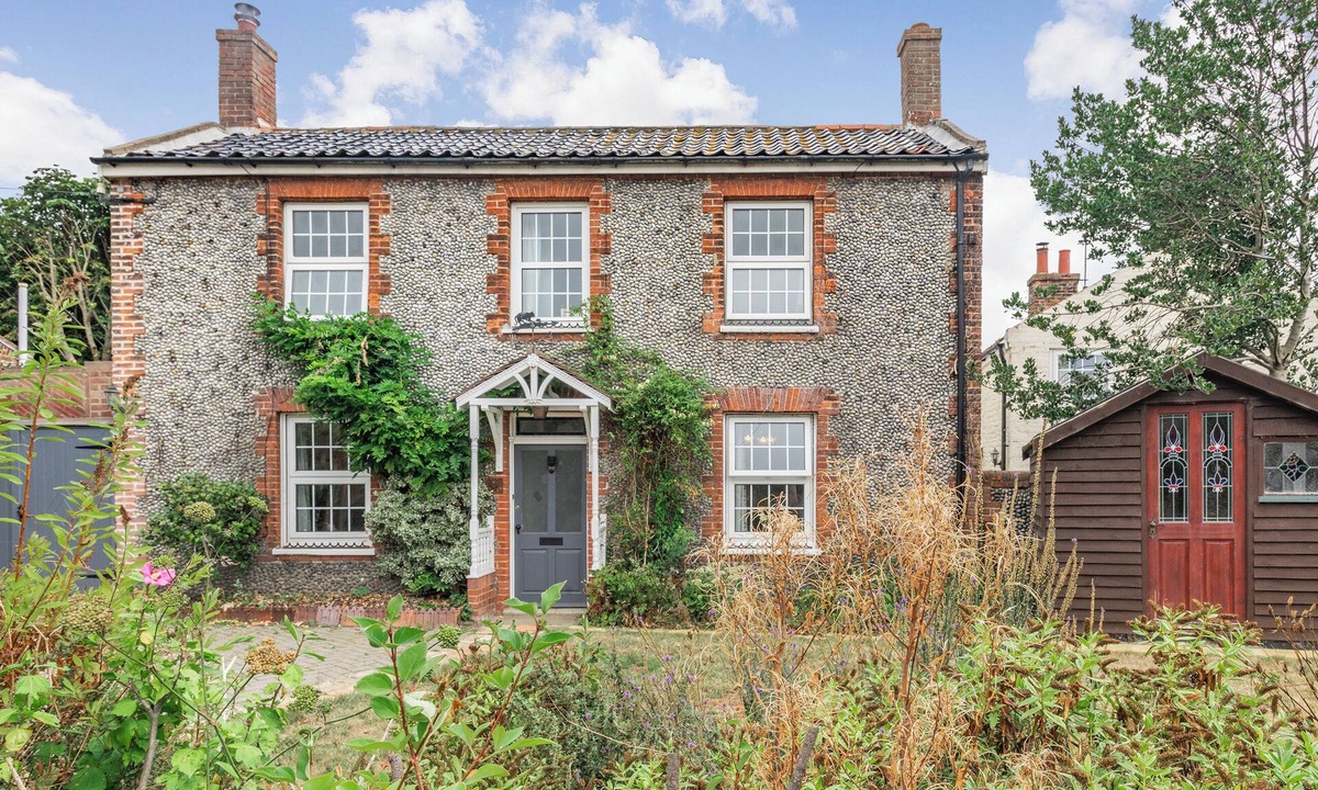 Bacton Cottage | 4 bedroom accommodation in Bacton, Norwich