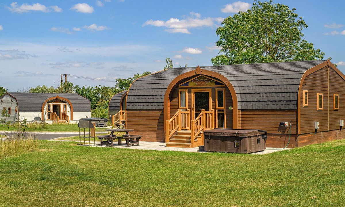 Rampton Ski Chalet | 4 bedroom accommodation in Retford