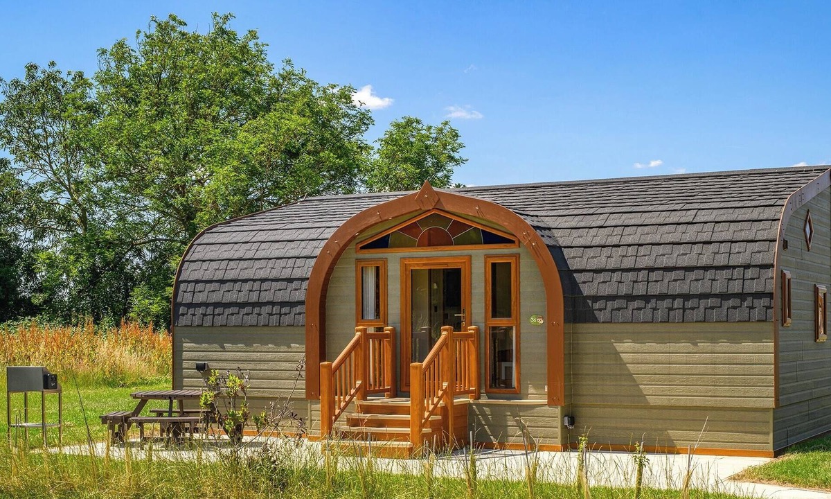 Rampton Cabin | 4 bedroom accommodation in Retford