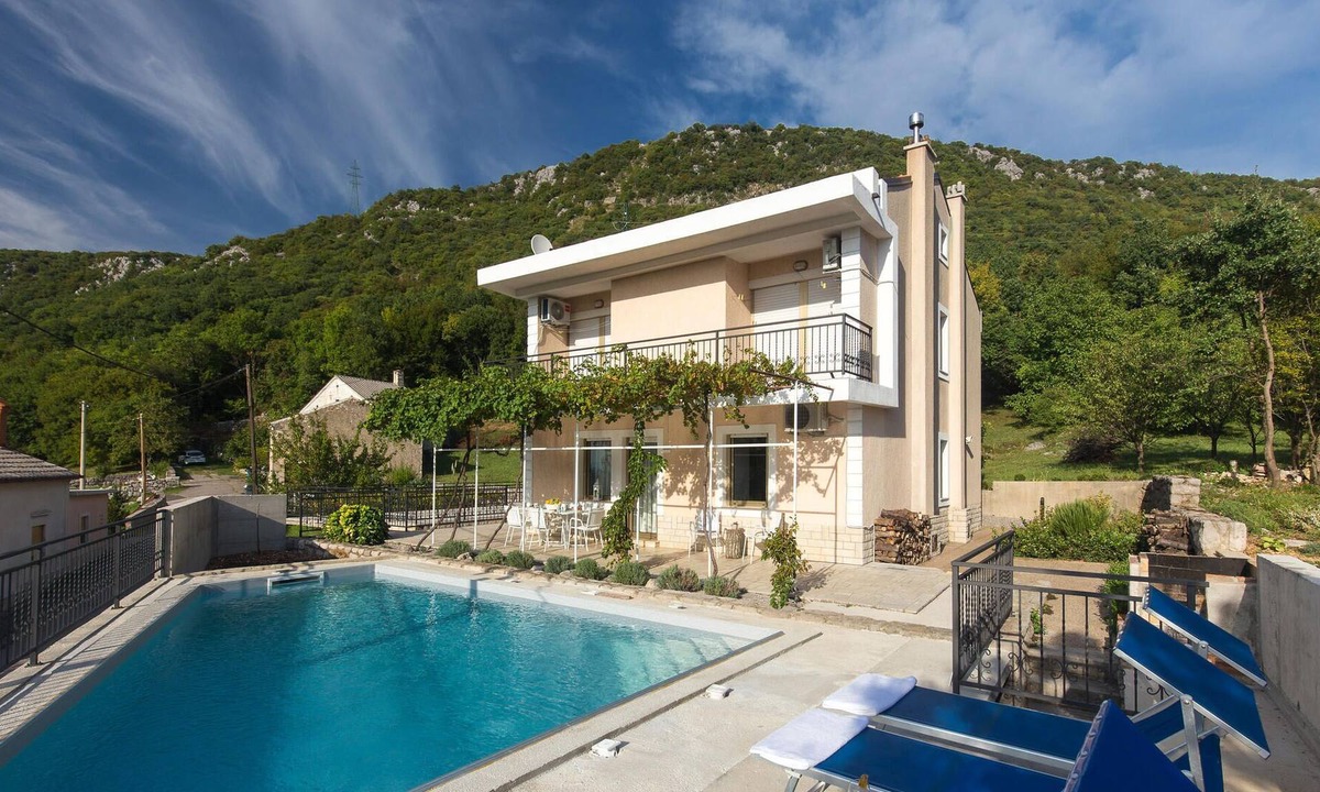 Krizisce House | 4 bedroom accommodation in Krizisce