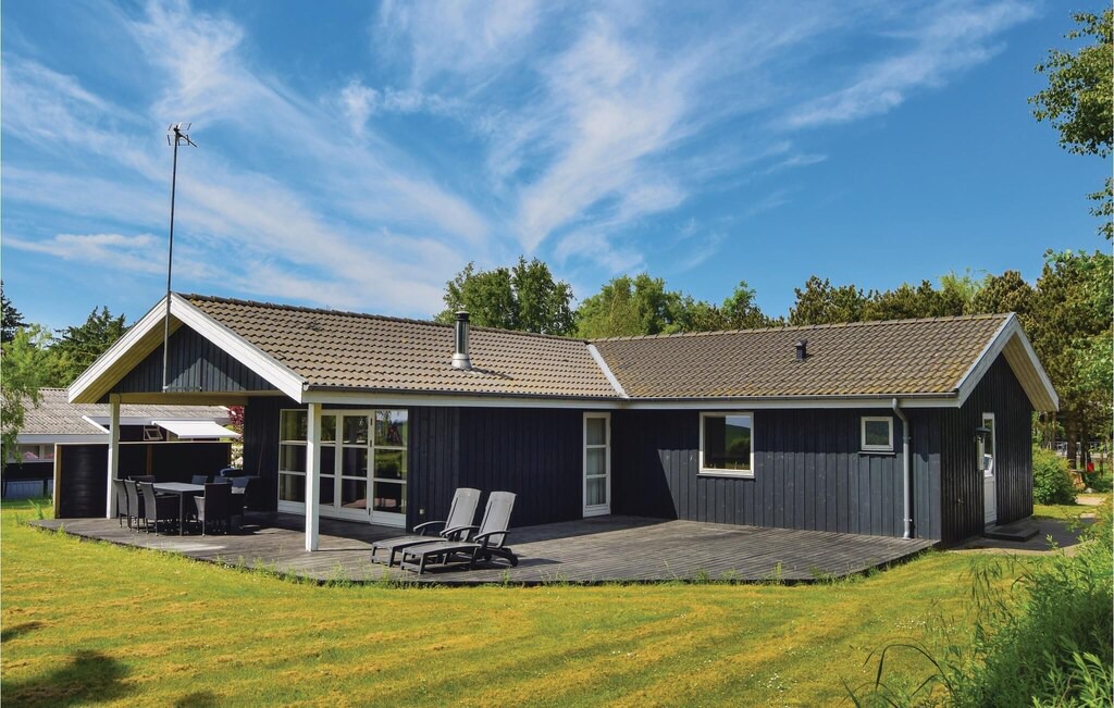 Nordenbro Vesteregn House | 4 bedroom accommodation in Humble