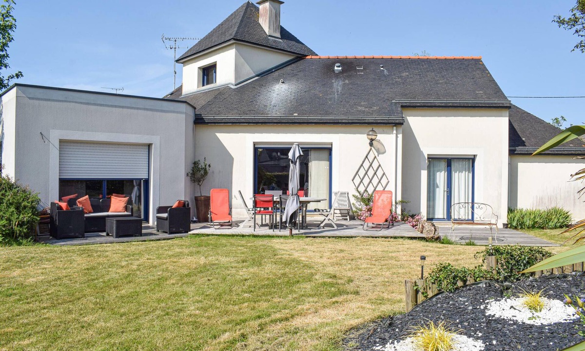 Hillion House | 4 bedroom accommodation in Hillion