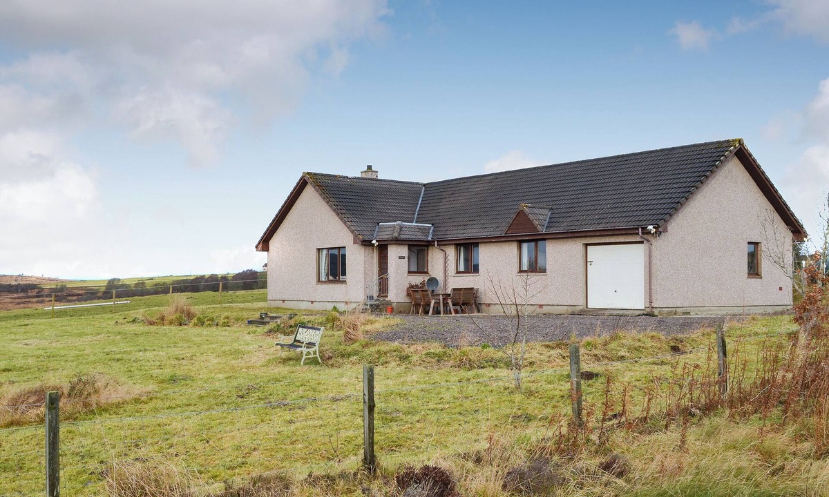 Lairg Cottage | 4 bedroom accommodation in Lairg