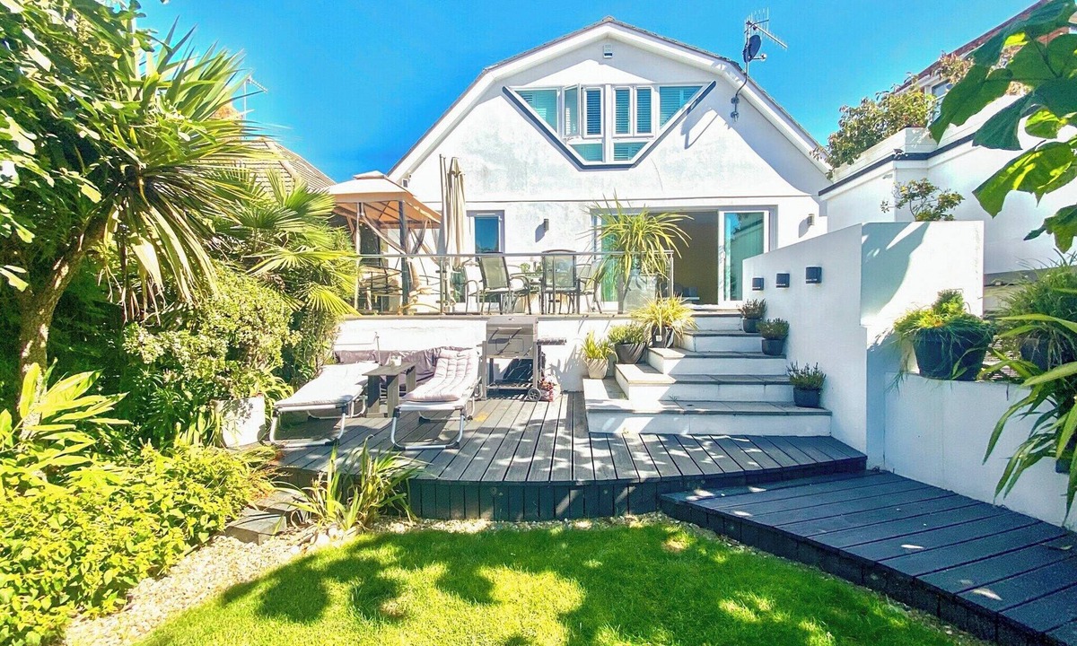 Poole Cottage | 4 bedroom accommodation in Poole