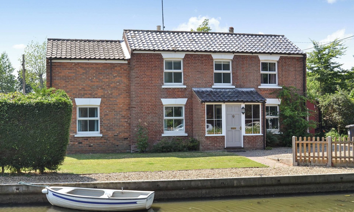 Stalham Cottage | 4 bedroom accommodation in Stalham