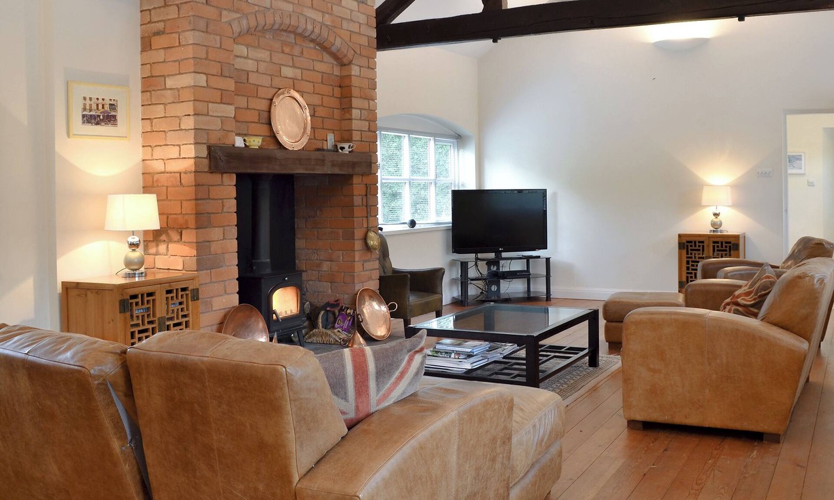 Sugnall Cottage | 4 bedroom accommodation in Standon