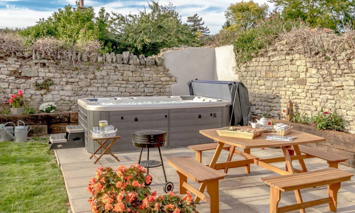 Zeals Cottage | 4 bedroom accommodation in Zeals, near Mere