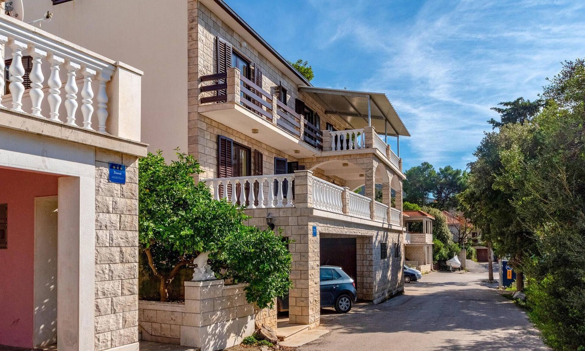 Zavalatica Apartment | 4 bedroom amazing apartment in Cara
