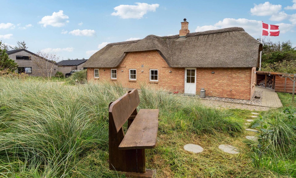 Houvig Strand House | 4 bedroom amazing home in Ringkøbing