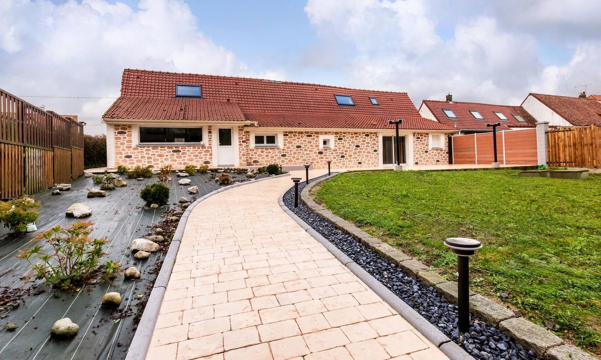 Ledinghem House | 4 bedroom amazing home in Ledinghem