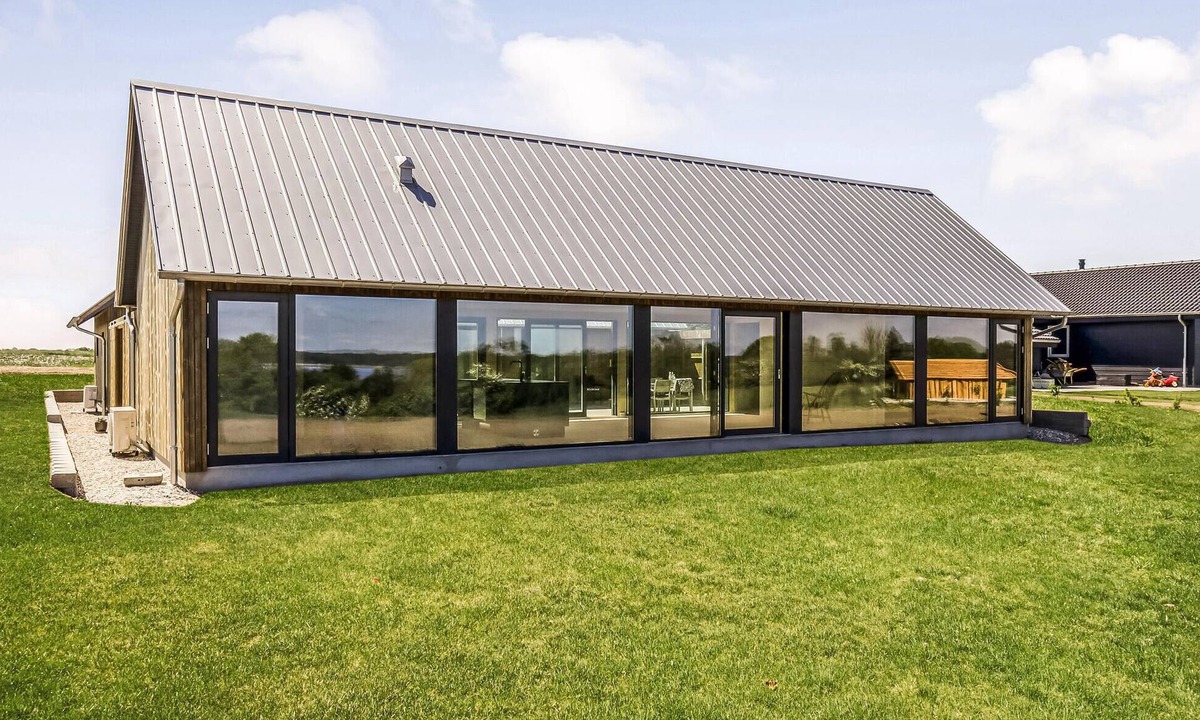 Hjarbæk House | 4 bedroom amazing home in Løgstrup
