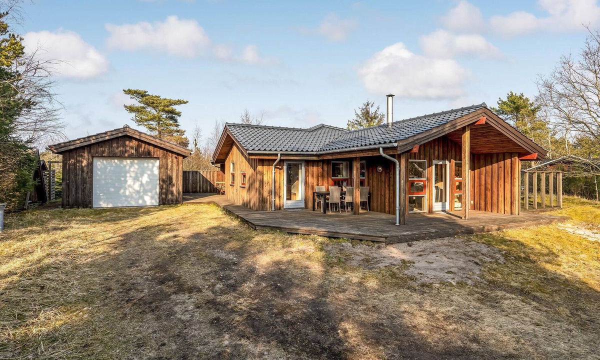 Hou House | 4 bedroom amazing home in Hals