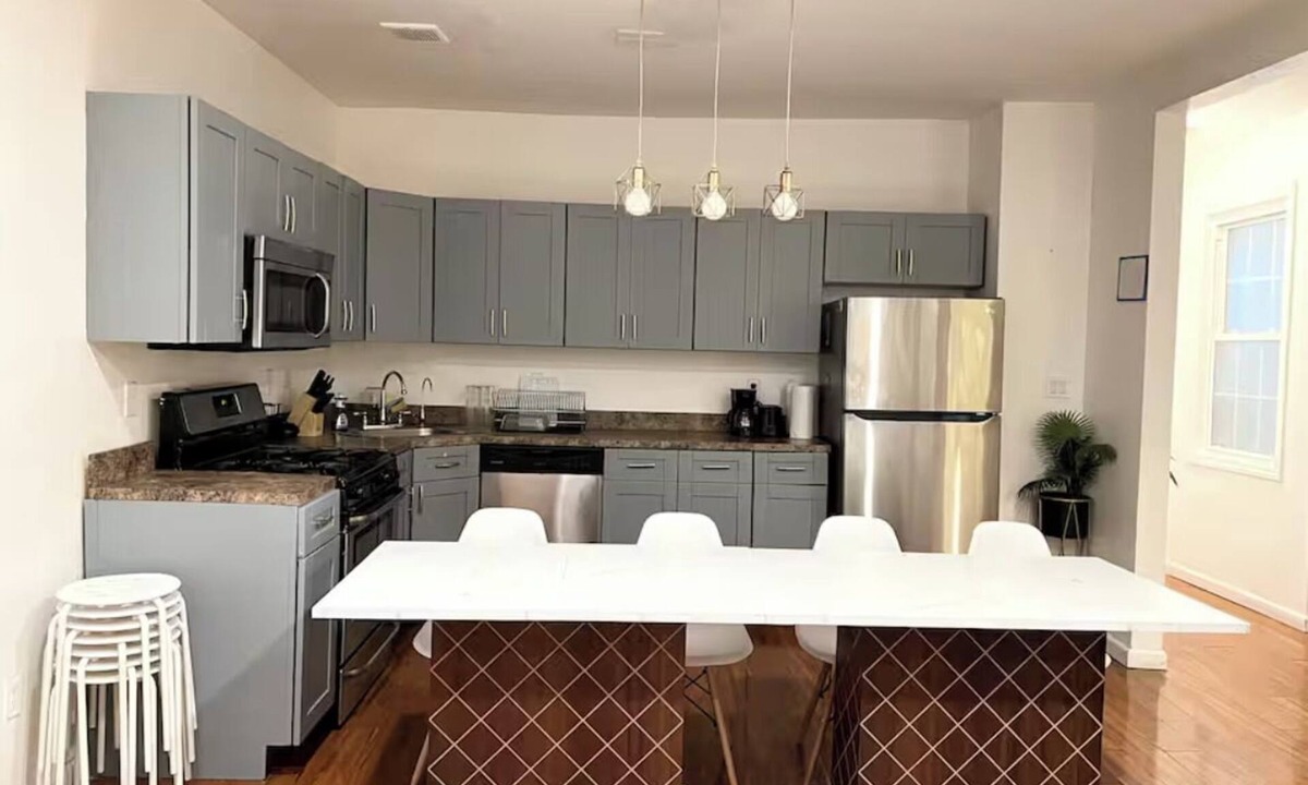 South Side Apartment | 4-bedroom apartment