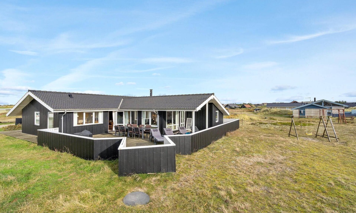 Bjerregard Strand House | 4 bedroom awesome home in Hvide Sande