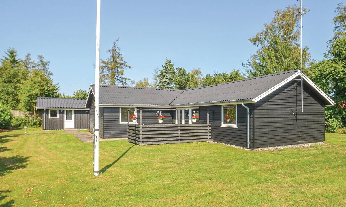 Bøtø By House | 4 bedroom awesome home in Væggerløse